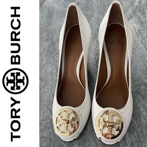 Tory Burch Selma Open Toe 95mm Wedge - color white, US size 8.5